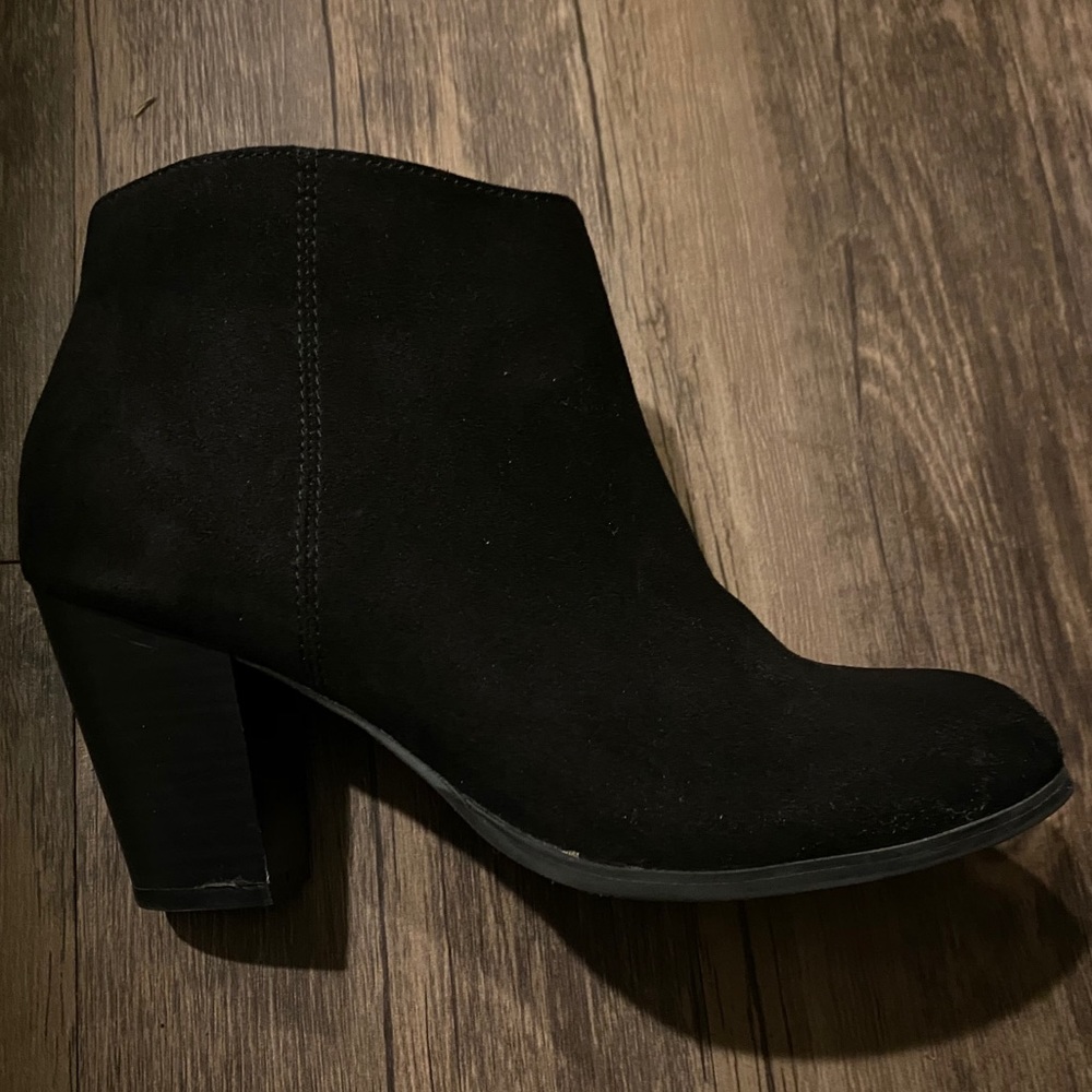 Black old navy booties